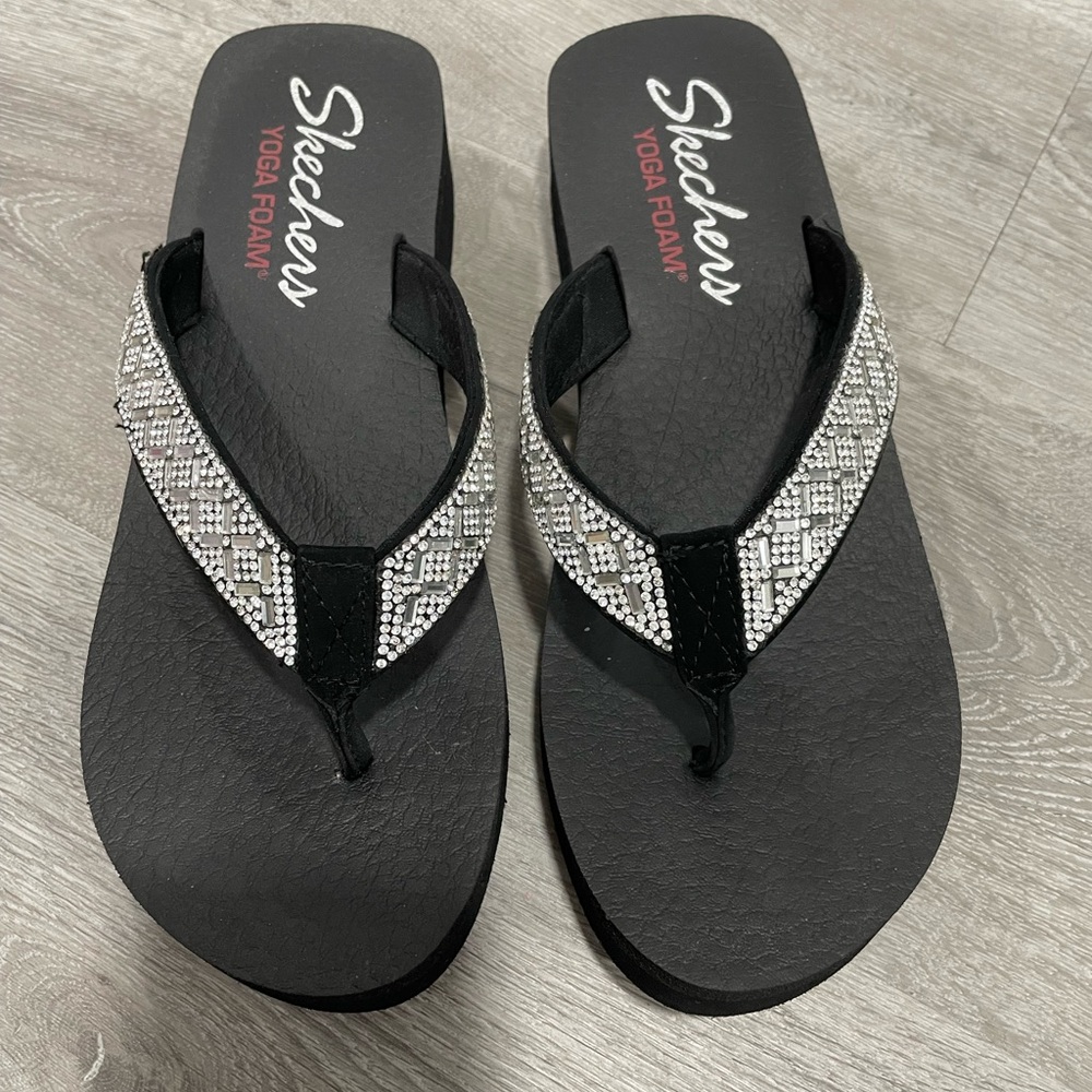 Skechers Women's Black and Silver Sandals